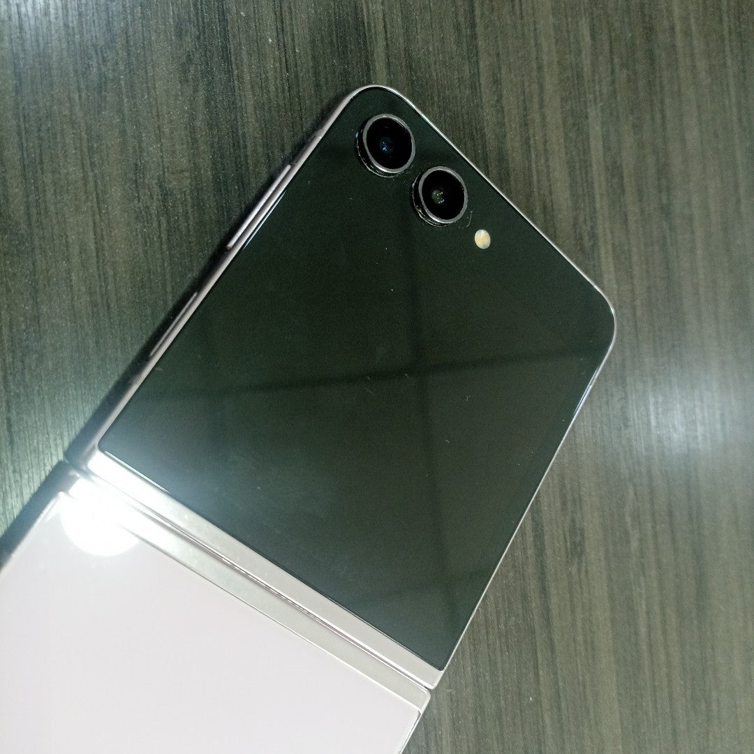 CELULAR SAMSUNG GALAXY Z FLIP 5 SM-F731B (2023) 256 GB 8 GB RAM (SEMINUEVO)