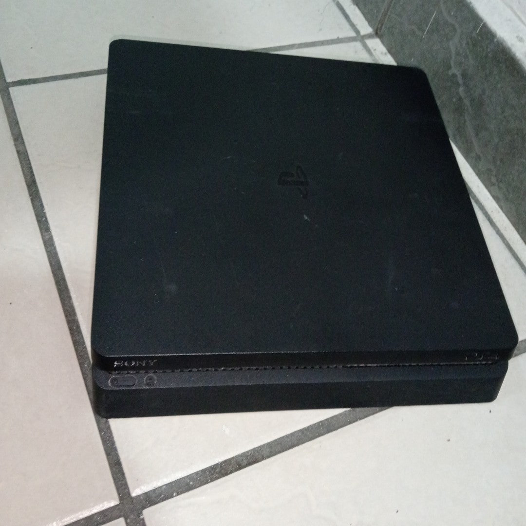 CONSOLA DE VIDEOJUEGO SONY PS4 SLIM 1 TB (SEMINUEVO)