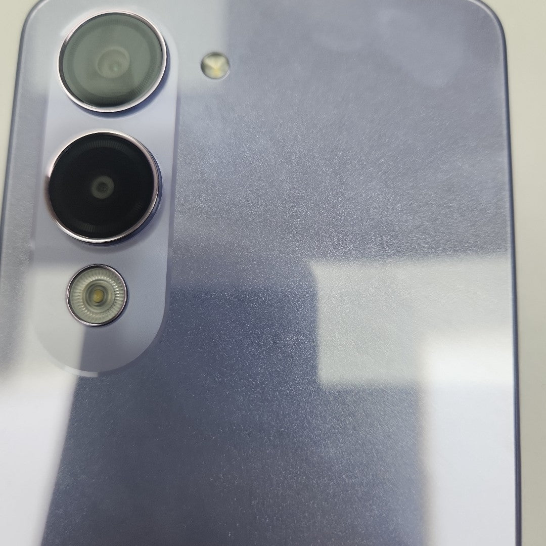 CELULAR VIVO Y04 V2430 (2025) 256 GB 4 GB RAM (SEMINUEVO)