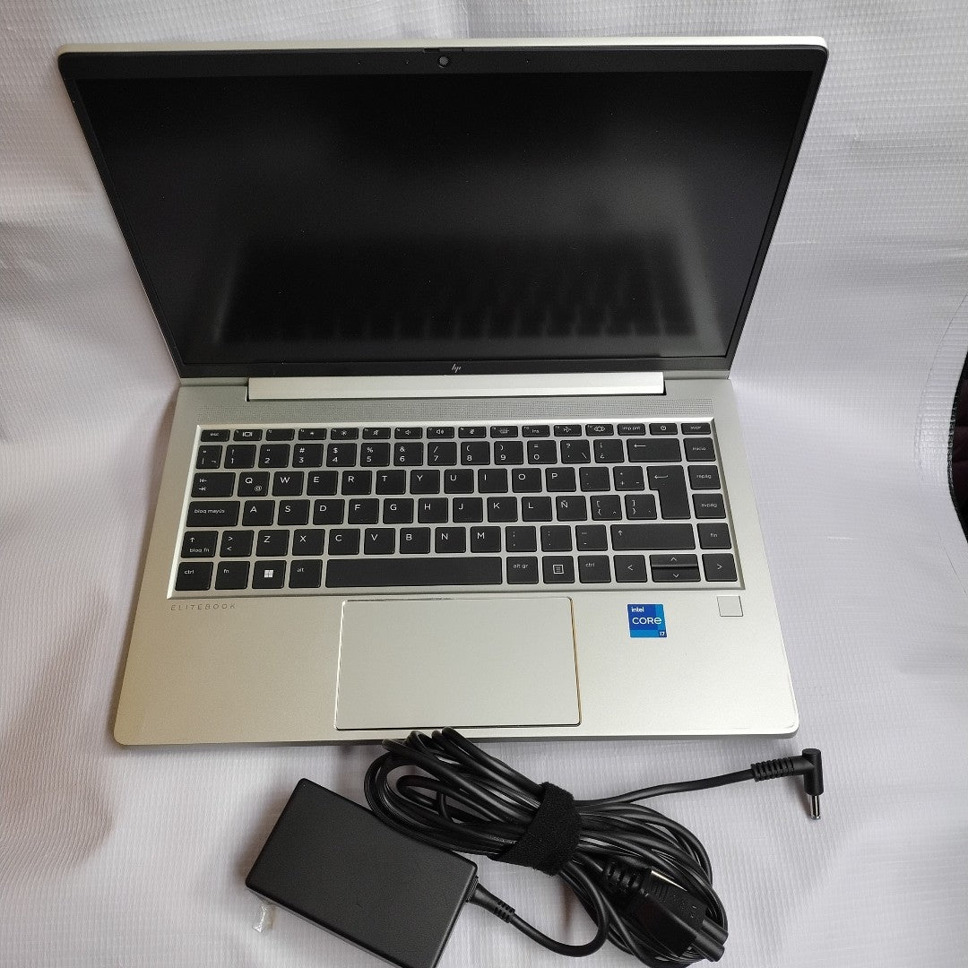 LAPTOP HP ELITEBOOK 640 G10 (2024) 512 GB SSD 16 GB RAM (SEMINUEVO)