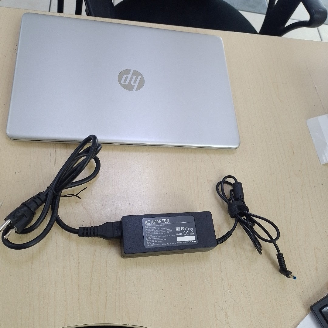 LAPTOP HP 15-EF1501LA (2022) 256 GB SSD 8 GB RAM (SEMINUEVO)