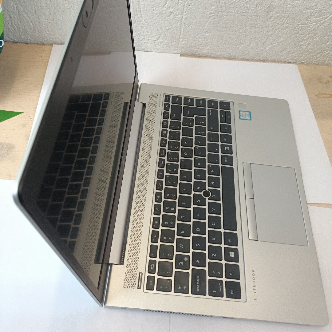 LAPTOP HP ELITEBOOK 840 G5 (2024) 256 GB SSD 16 GB RAM (SEMINUEVO)