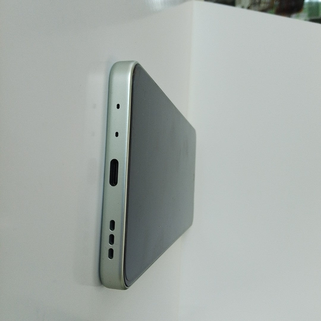 CELULAR OPPO  A5 PRO CPH2711 (2025) 256 GB 8 GB RAM (SEMINUEVO)
