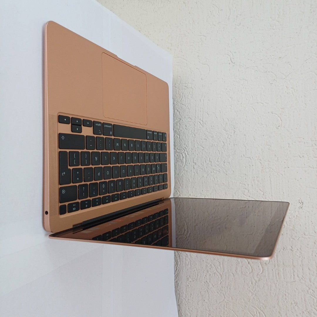 LAPTOP APPLE MACBOOK AIR 13" 2020 3.2 A2337 256 GB SSD 8 GB RAM (SEMINUEVO)
