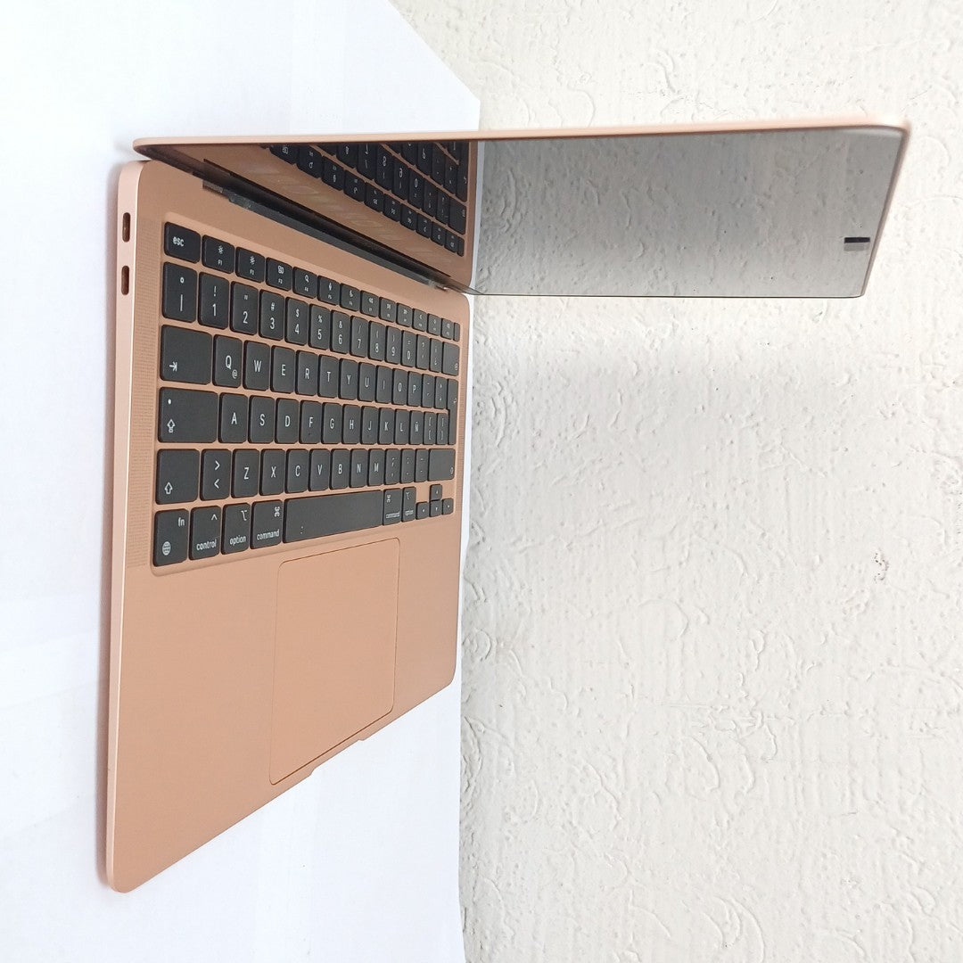 LAPTOP APPLE MACBOOK AIR 13" 2020 3.2 A2337 512 GB SSD 8 GB RAM (SEMINUEVO)