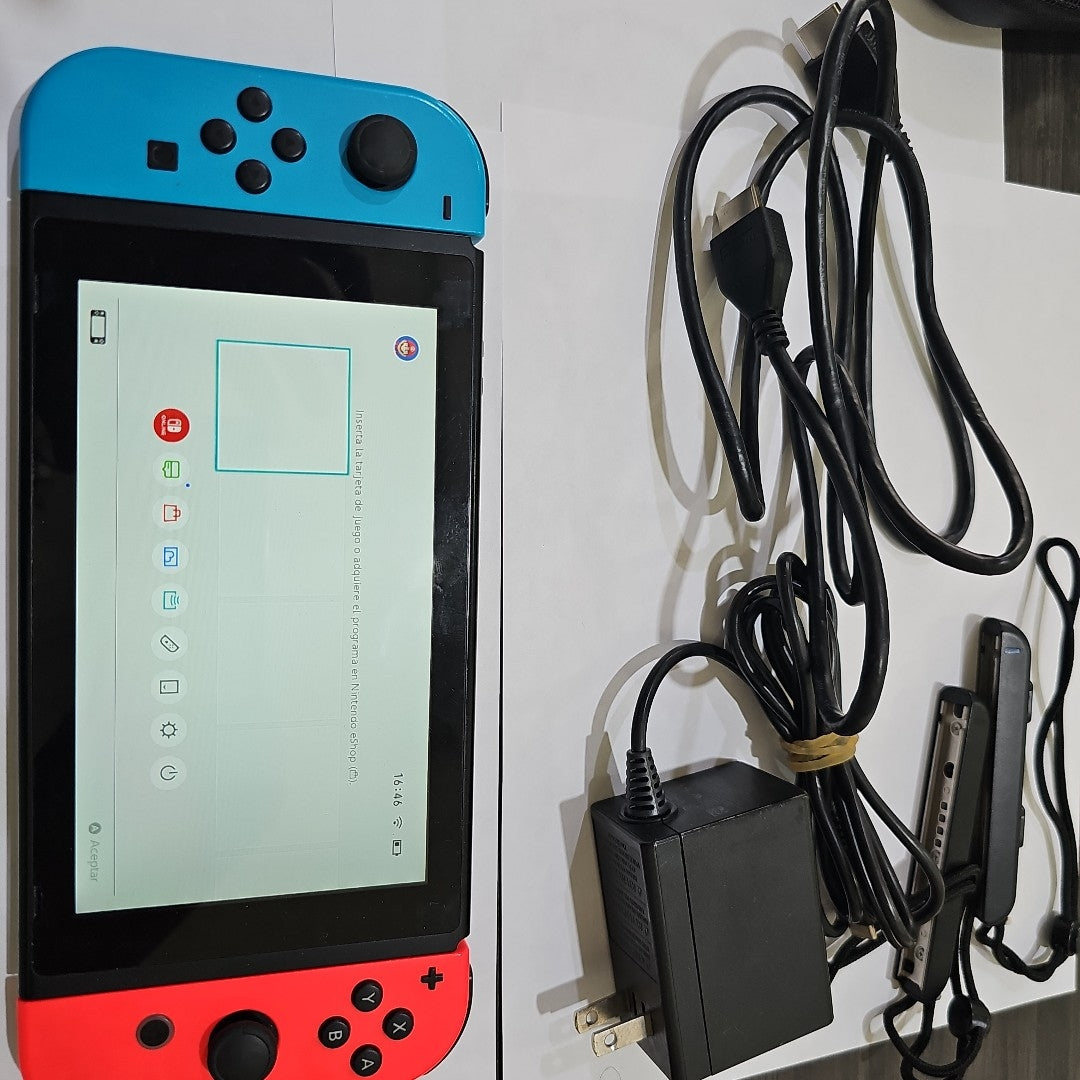 CONSOLA DE VIDEOJUEGO NINTENDO SWITCH 32 GB (SEMINUEVO)