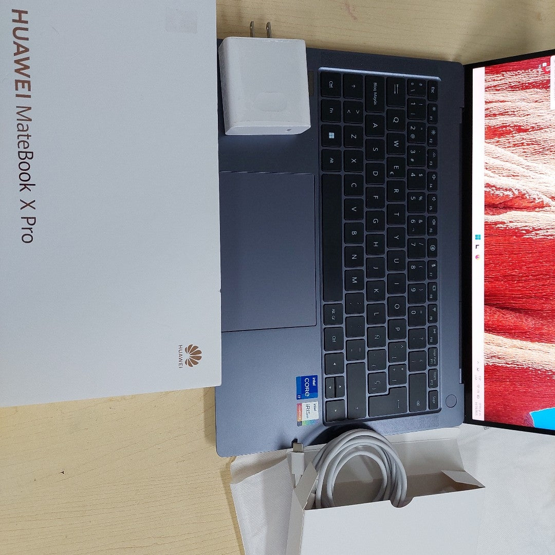 LAPTOP HUAWEI MATEBOOK X PRO MRG-W76 (2022) 1 TB SSD 16 GB RAM (SEMINUEVO)