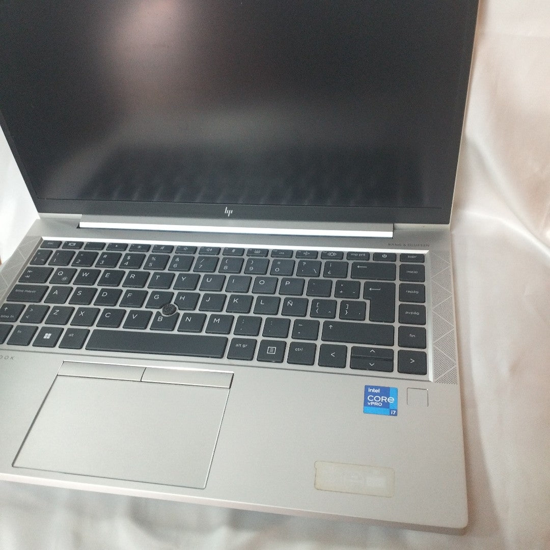 LAPTOP HP ELITEBOOK 840 G8 (2022) 256 GB SSD 16 GB RAM (SEMINUEVO)