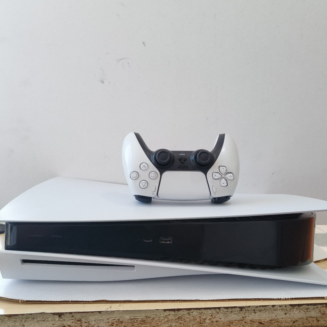 CONSOLA DE VIDEOJUEGO SONY PS5 825 SSD (SEMINUEVO)
