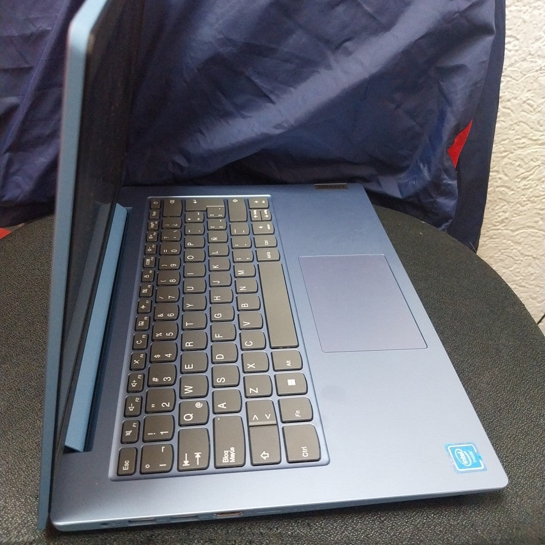 LAPTOP LENOVO IDEAPAD 1 14IGL05 (2022) 128 GB SSD 4 GB RAM (SEMINUEVO)