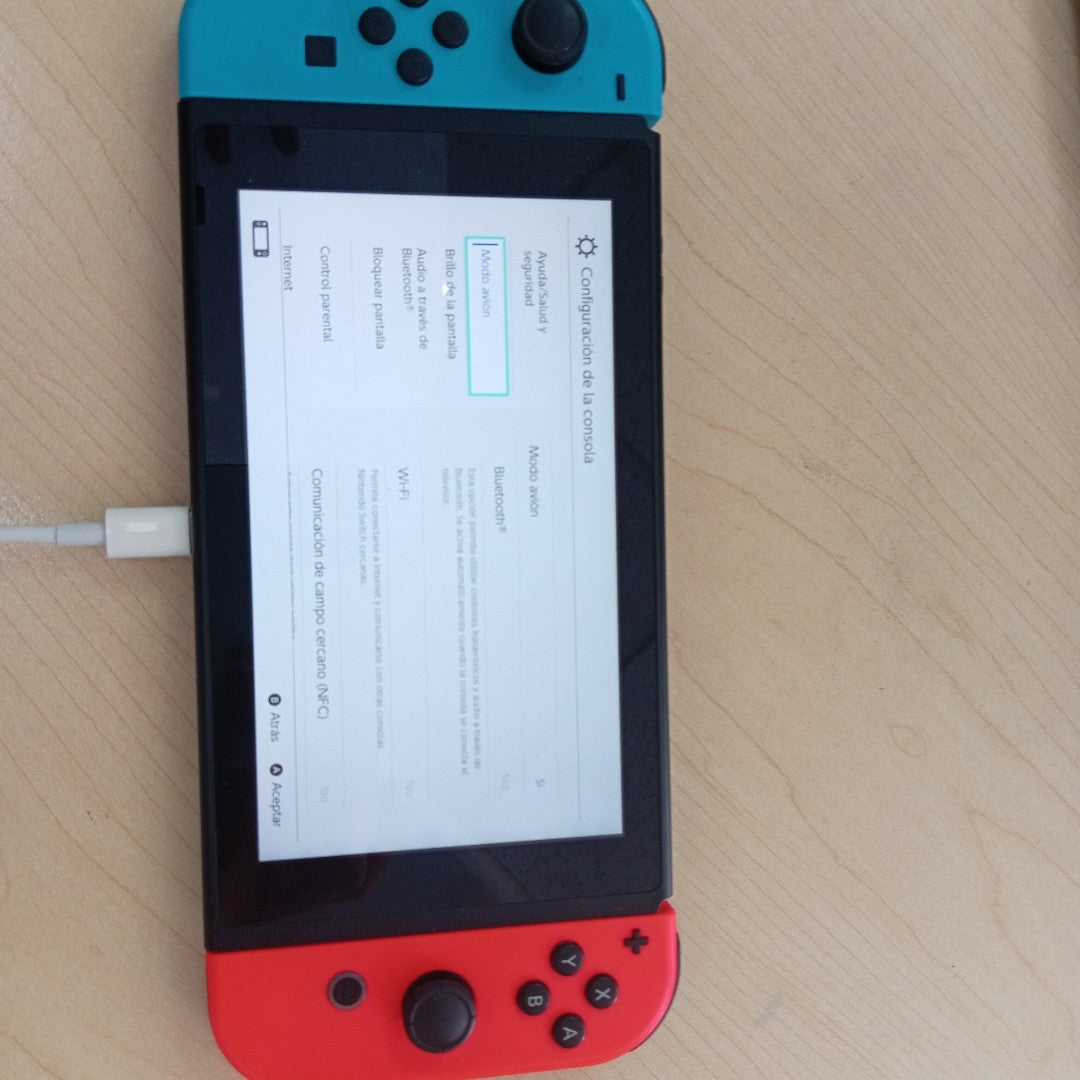 CONSOLA DE VIDEOJUEGO NINTENDO SWITCH 32 GB (SEMINUEVO)