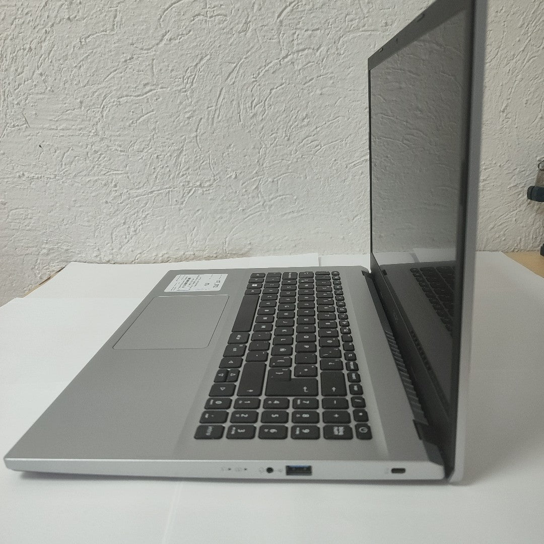 LAPTOP ACER ASPIRE 3 A315-59-57K5 (2024) 1 TB 20 GB RAM (SEMINUEVO)