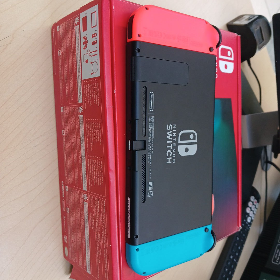 CONSOLA DE VIDEOJUEGO NINTENDO SWITCH 1.1 32 GB (SEMINUEVO)