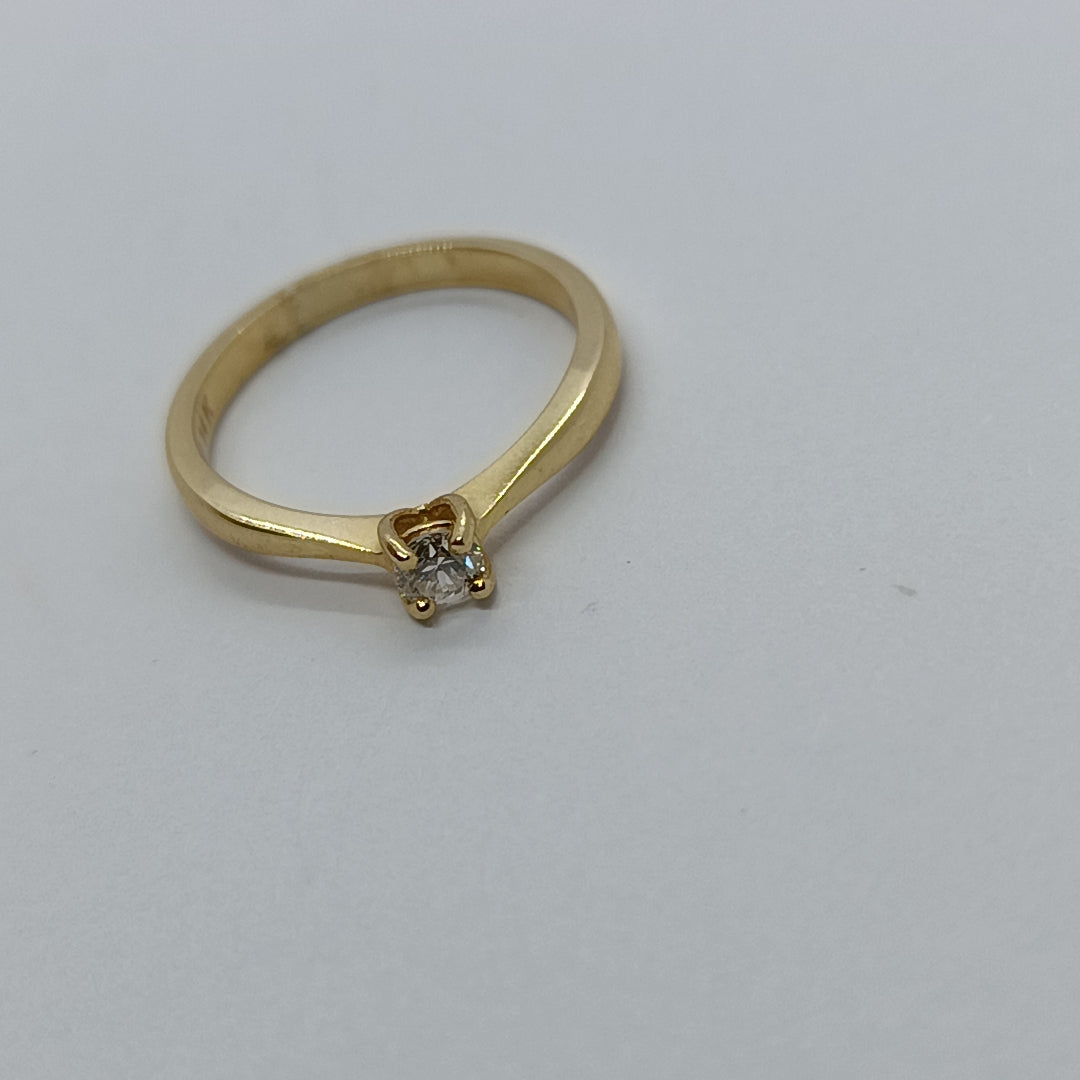 ANILLO SOLITARIO CON DIAMANTE CORTE BRILLANTE 0.20CTS JK SI1, 14K 2.1 G (NUEVO)