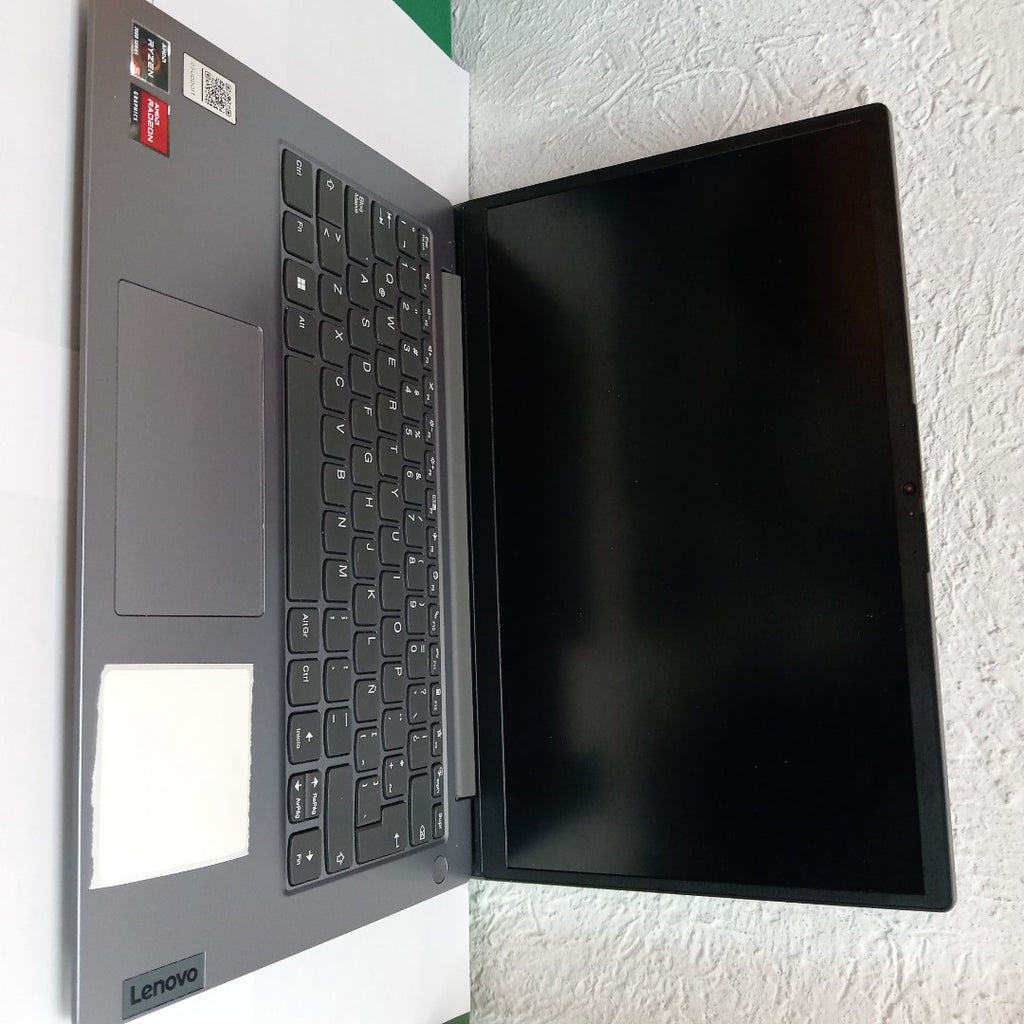 LAPTOP LENOVO V14 G4 AMN (2024) 512 GB SSD 16 GB RAM (SEMINUEVO)