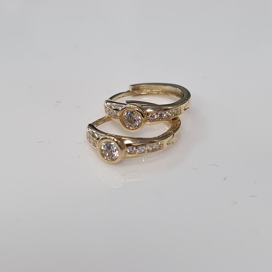 HUGGIES ORO 14K 2.4 (NUEVO)