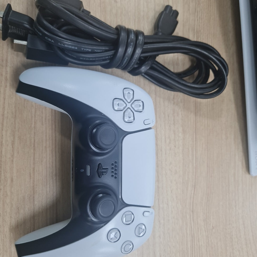 CONSOLA DE VIDEOJUEGO SONY PS5 825 SSD (SEMINUEVO)