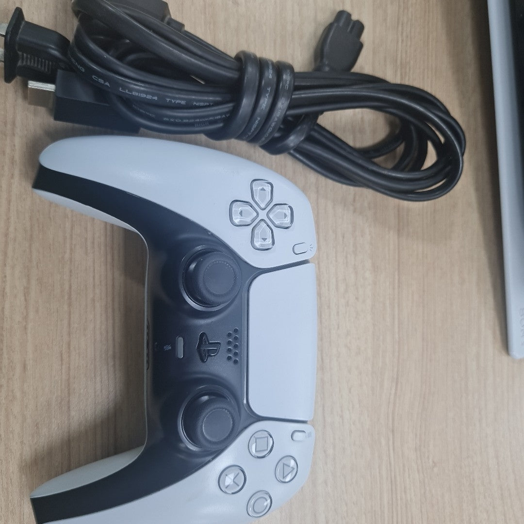 CONSOLA DE VIDEOJUEGO SONY PS5 825 SSD (SEMINUEVO)