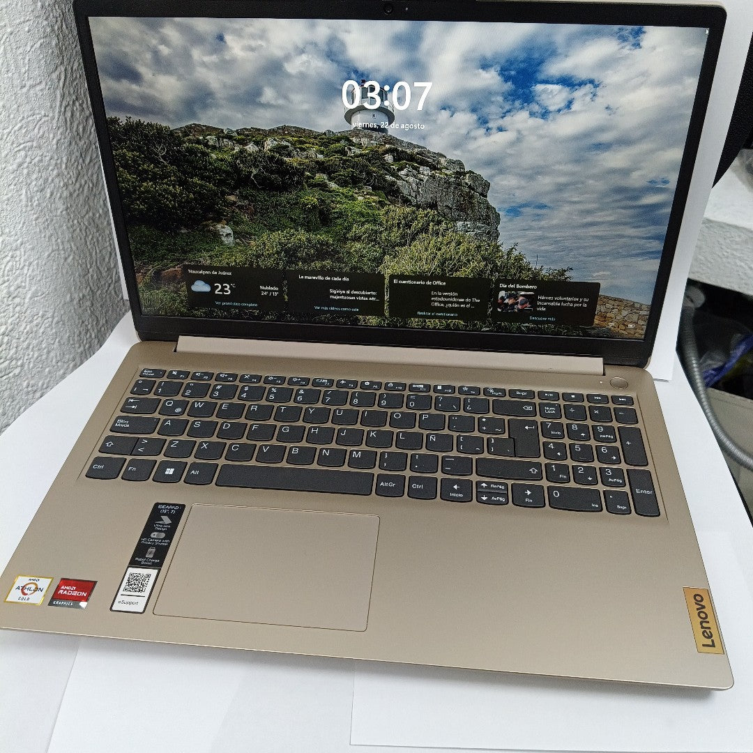 LAPTOP LENOVO IDEAPAD 1 15AMN7 (2023) 256 GB HDD 8 GB RAM (SEMINUEVO)