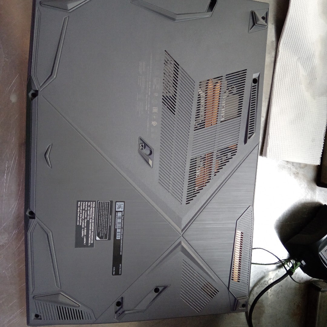 LAPTOP MSI THIN 15 B13UC-1859MX (2024) 1 TB SSD + 512 GB SSD 24 GB RAM (SEMINUEVO)