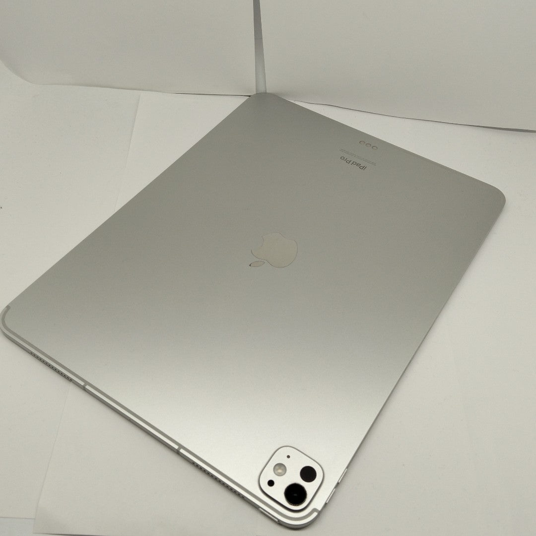 TABLETA APPLE IPAD PRO 13" A2926 (2024) 256 GB 8 GB RAM (SEMINUEVO)