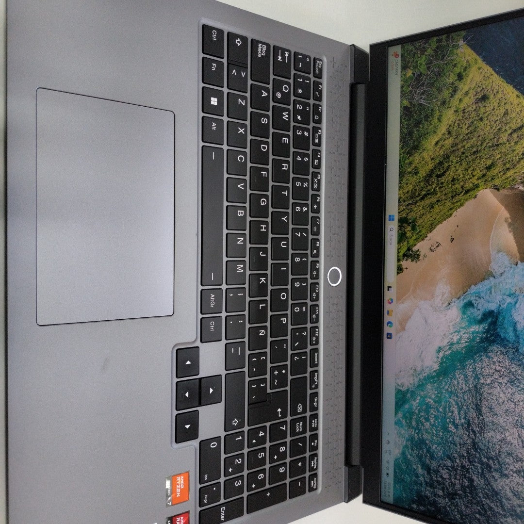 LAPTOP MACHENIKE L16A 512 GB SSD 16 GB RAM (SEMINUEVO)