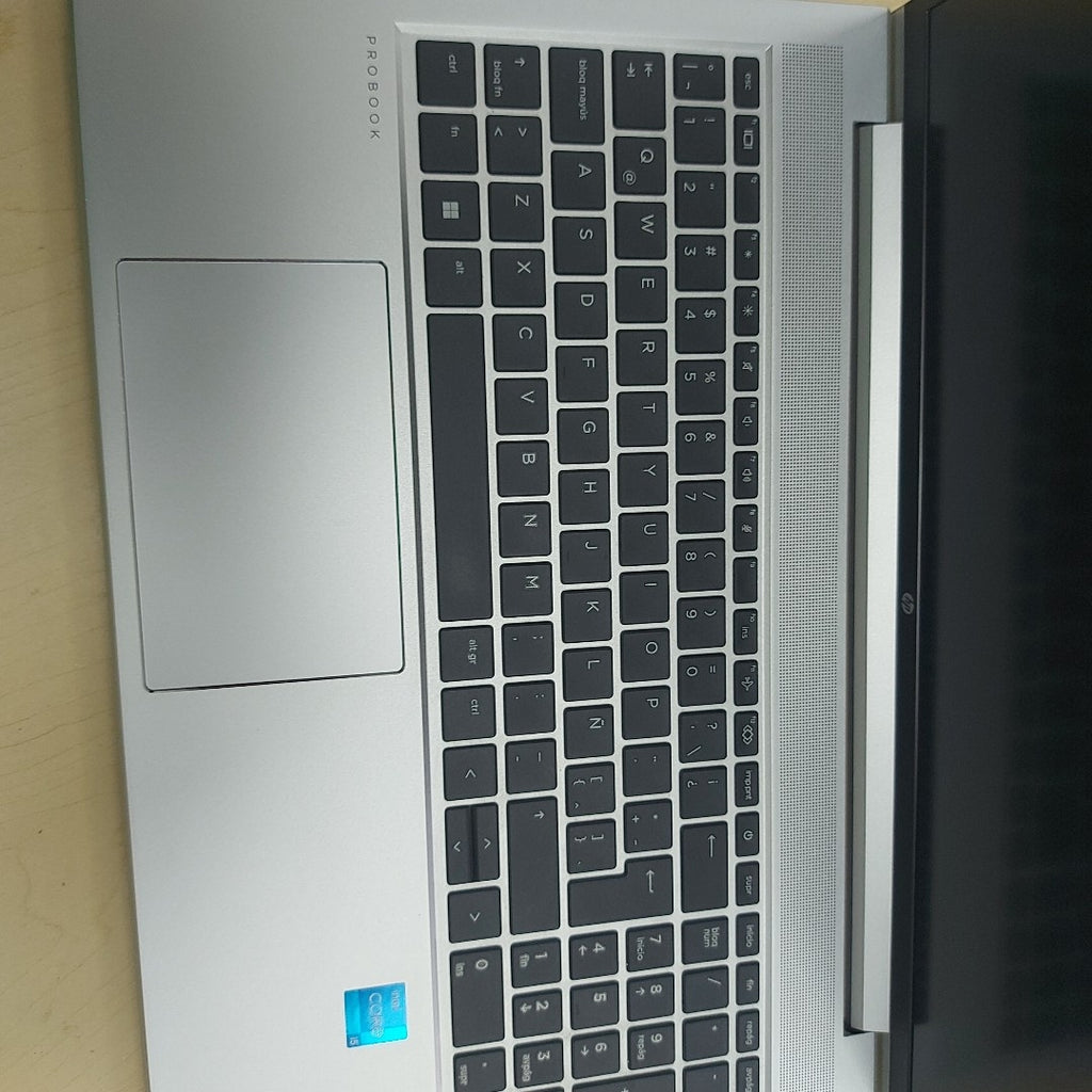 LAPTOP HP PROBOOK 450 G10 (2024)  512 GB SSD 16 GB RAM (SEMINUEVO)