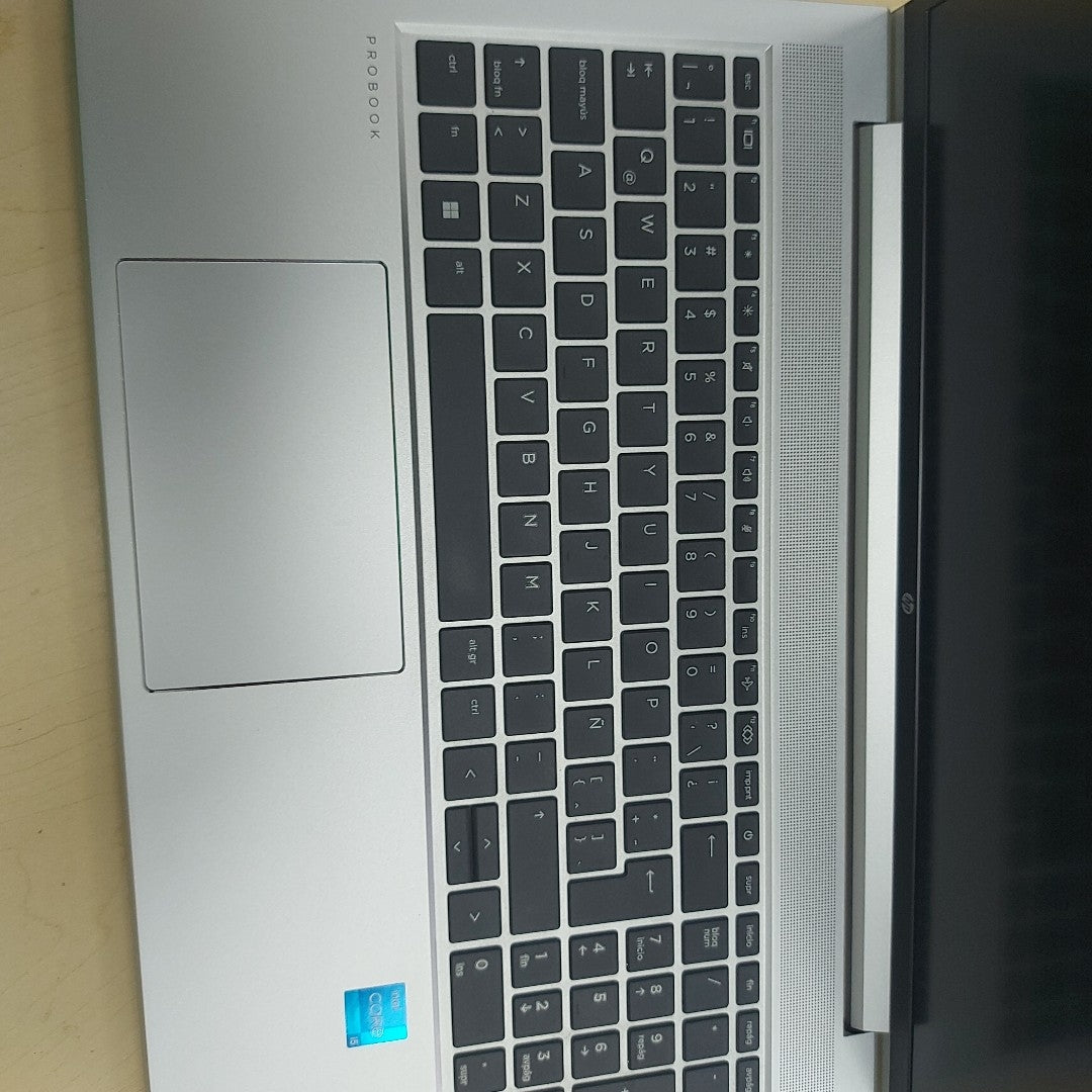 LAPTOP HP PROBOOK 450 G10 (2024)  512 GB SSD 16 GB RAM (SEMINUEVO)