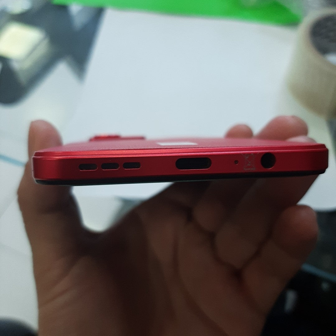 CELULAR MOTOROLA MOTO G84 XT2347-1 (2023) 256 GB 8 GB RAM (SEMINUEVO)