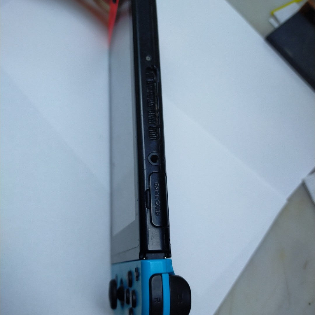CONSOLA DE VIDEOJUEGO NINTENDO SWITCH 32 GB (SEMINUEVO)