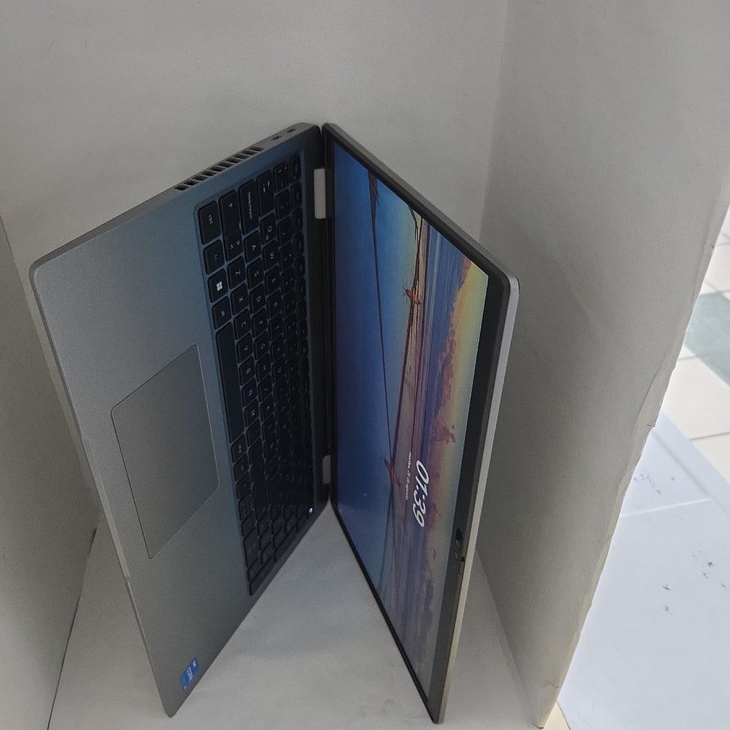 LAPTOP DELL LATITUDE 5540 (2023) 512 GB SSD 16 GB RAM (SEMINUEVO)