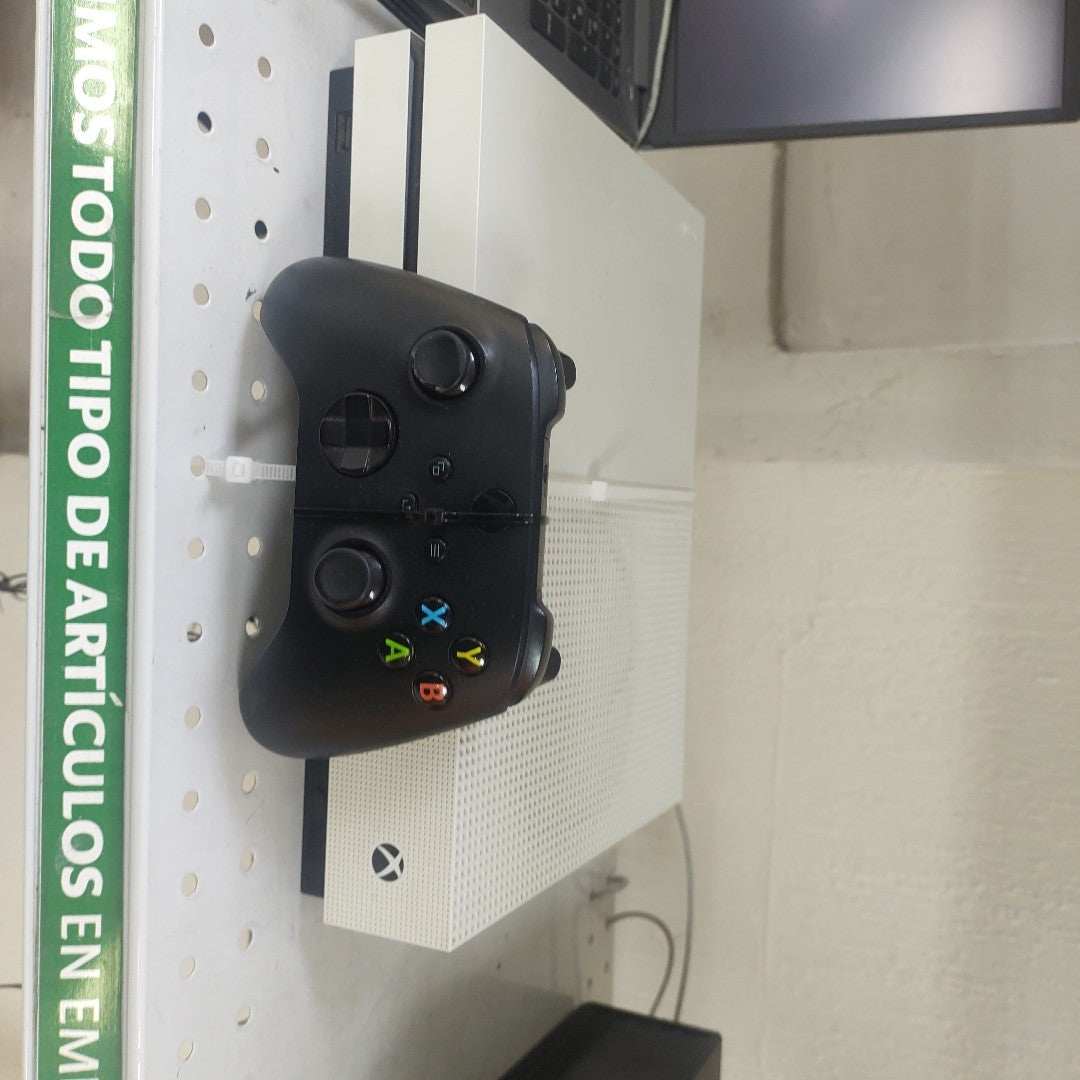 CONSOLA DE VIDEOJUEGO MICROSOFT XBOX ONE S 1 TB (SEMINUEVO)