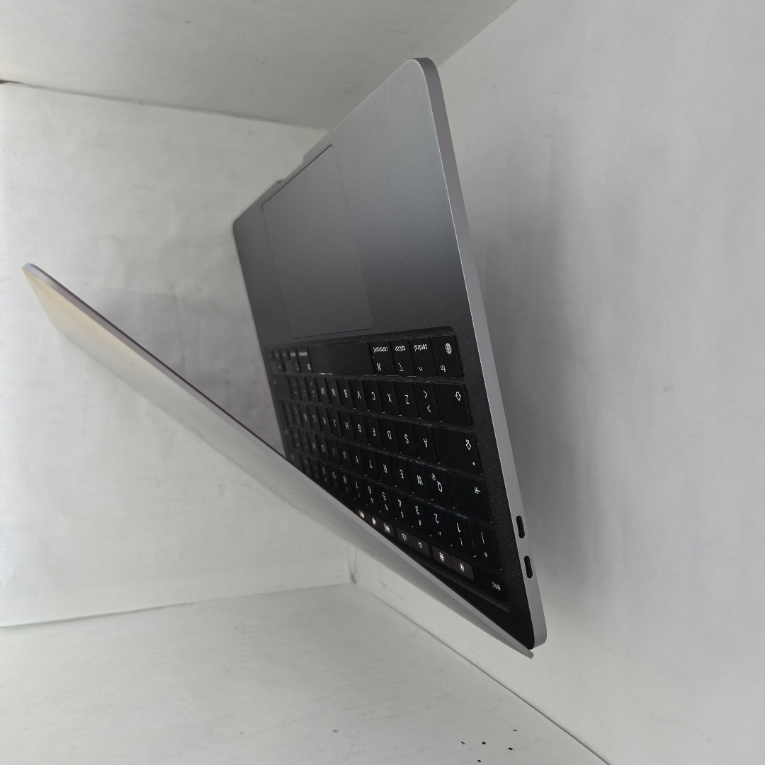 LAPTOP APPLE MACBOOK PRO 13" 2022 3.49 A2338 256 GB SSD 8 GB RAM (SEMINUEVO)