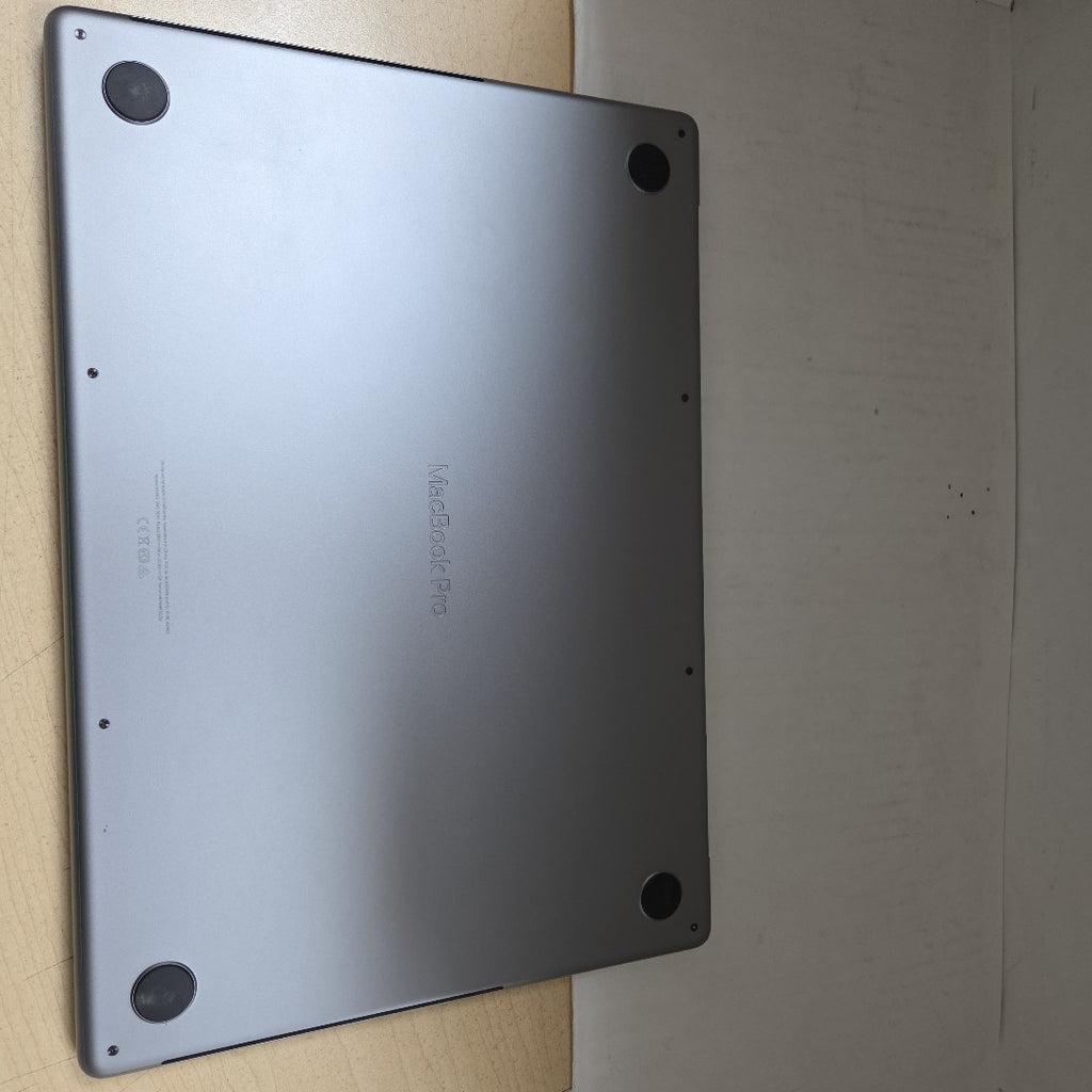LAPTOP APPLE MACBOOK PRO 16" 2021 3.2 A2485 (10 CPU / 16 GPU) 512 GB SSD 16 GB RAM (SEMINUEVO)