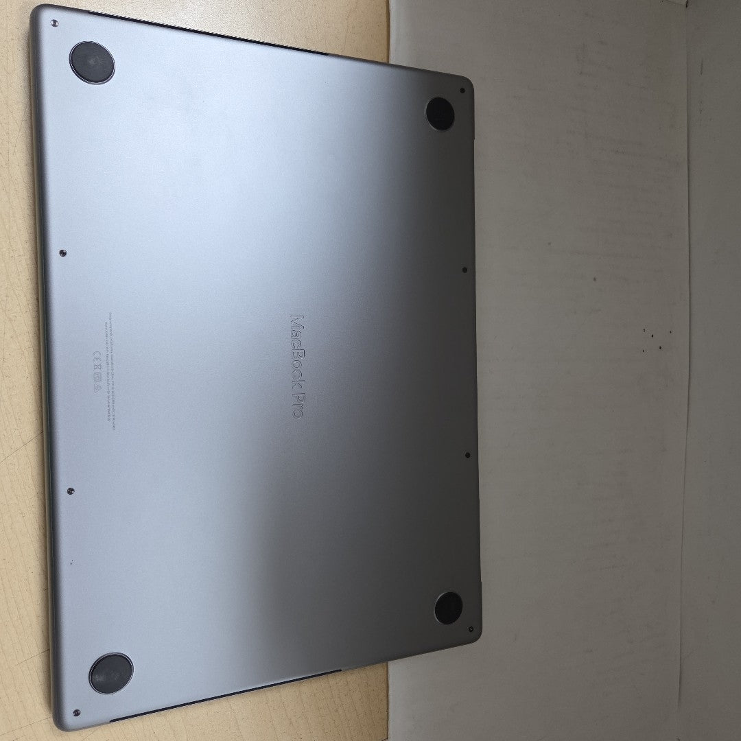 LAPTOP APPLE MACBOOK PRO 16" 2021 3.2 A2485 (10 CPU / 16 GPU) 512 GB SSD 16 GB RAM (SEMINUEVO)