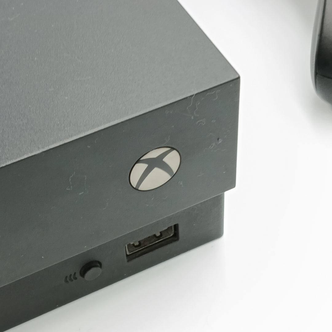 CONSOLA DE VIDEOJUEGO MICROSOFT XBOX ONE X 1 TB (SEMINUEVO)