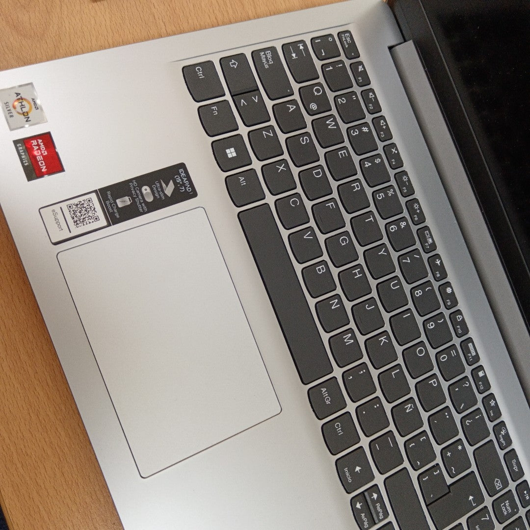 LAPTOP LENOVO IDEAPAD 1 15AMN7 (2023) 256 GB SSD 8 GB RAM (SEMINUEVO)