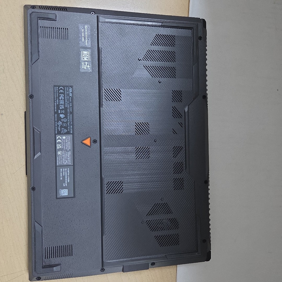 LAPTOP ASUS TUF GAMING F15 FX507VU-LP318W (2024) 512 GB SSD 16 GB RAM (SEMINUEVO)
