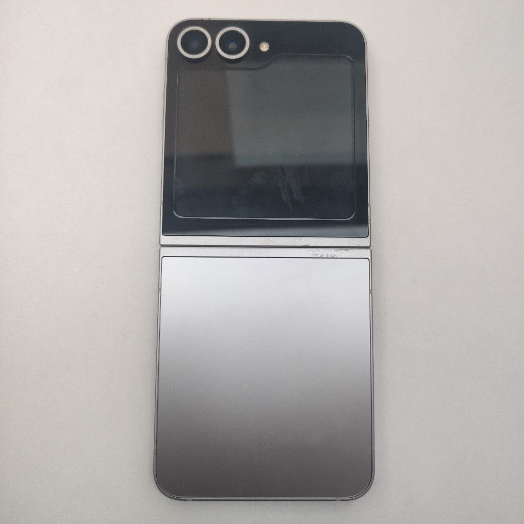 CELULAR SAMSUNG GALAXY Z FLIP6 SM-F741B (2024) 512 GB 12 GB RAM (SEMINUEVO)