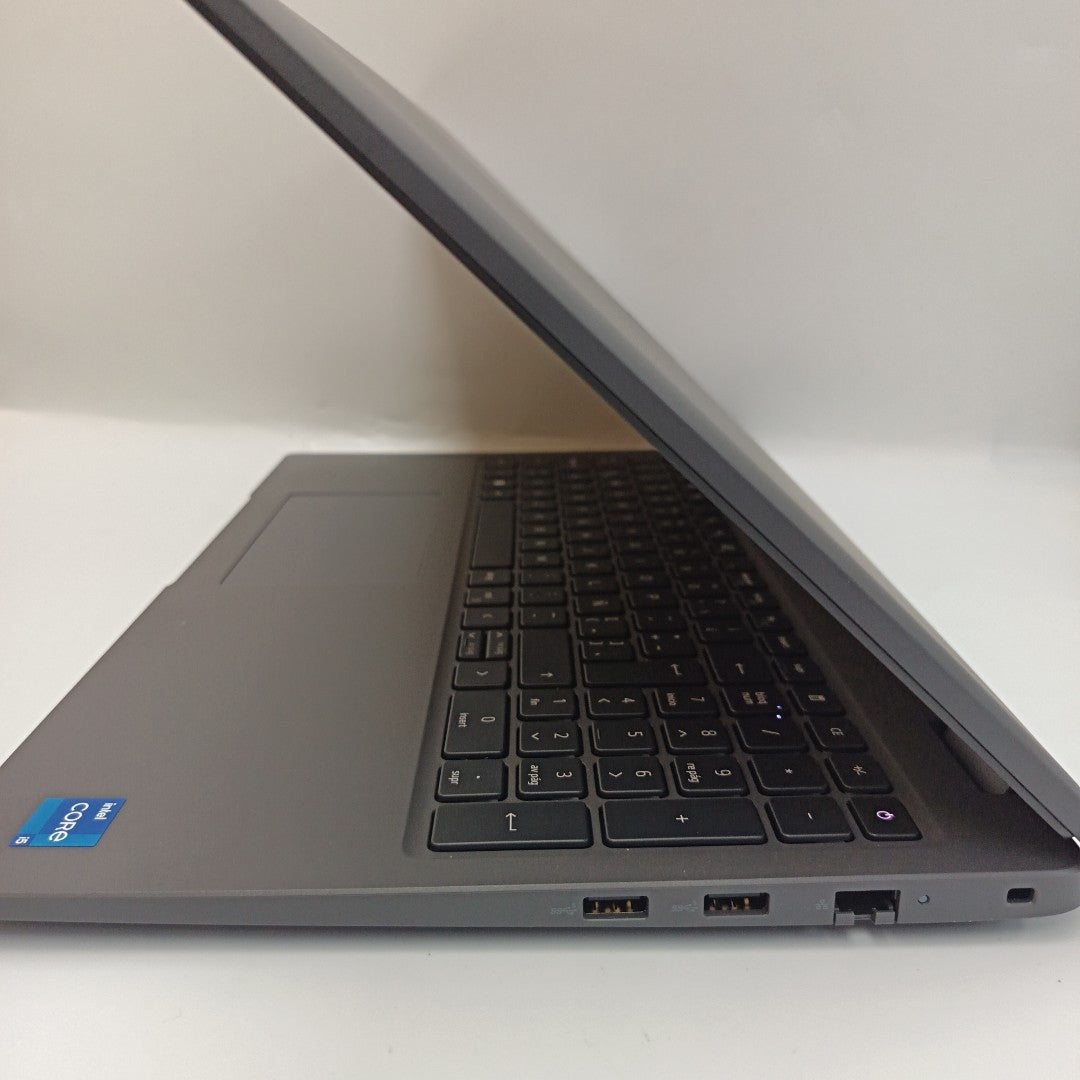 LAPTOP DELL LATITUDE 3540 (2024) 512 GB SSD 16 GB RAM (SEMINUEVO)