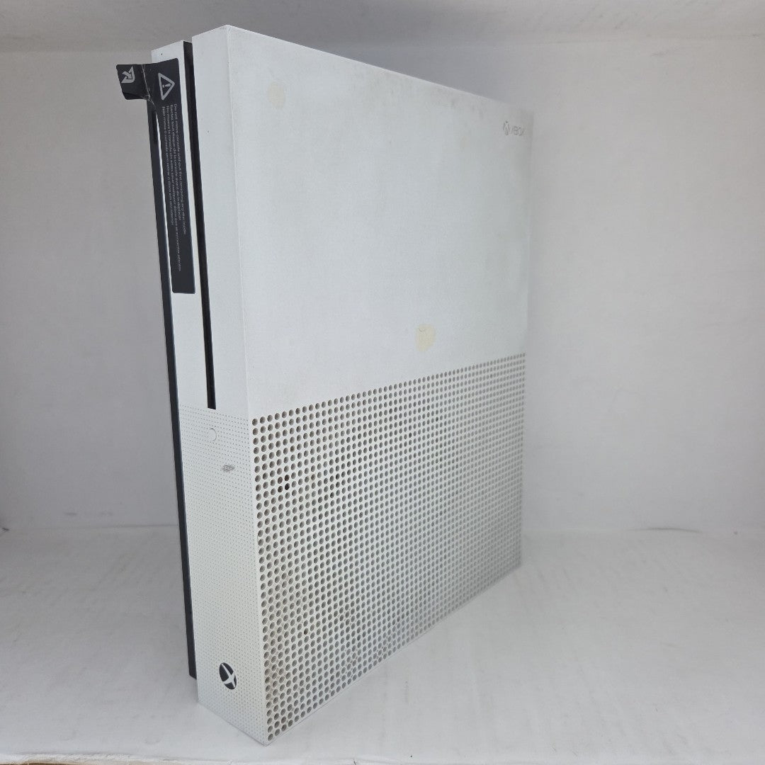 CONSOLA DE VIDEOJUEGO MICROSOFT XBOX ONE S 1 TB (SEMINUEVO)
