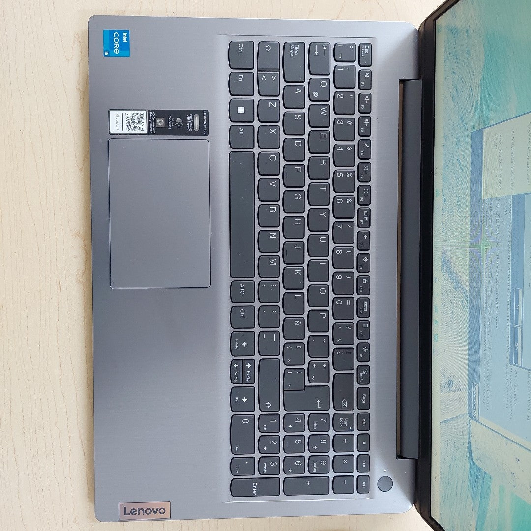 LAPTOP LENOVO IDEAPAD 3 15IAU7 (2022) 512 GB SSD 8 GB RAM (SEMINUEVO)