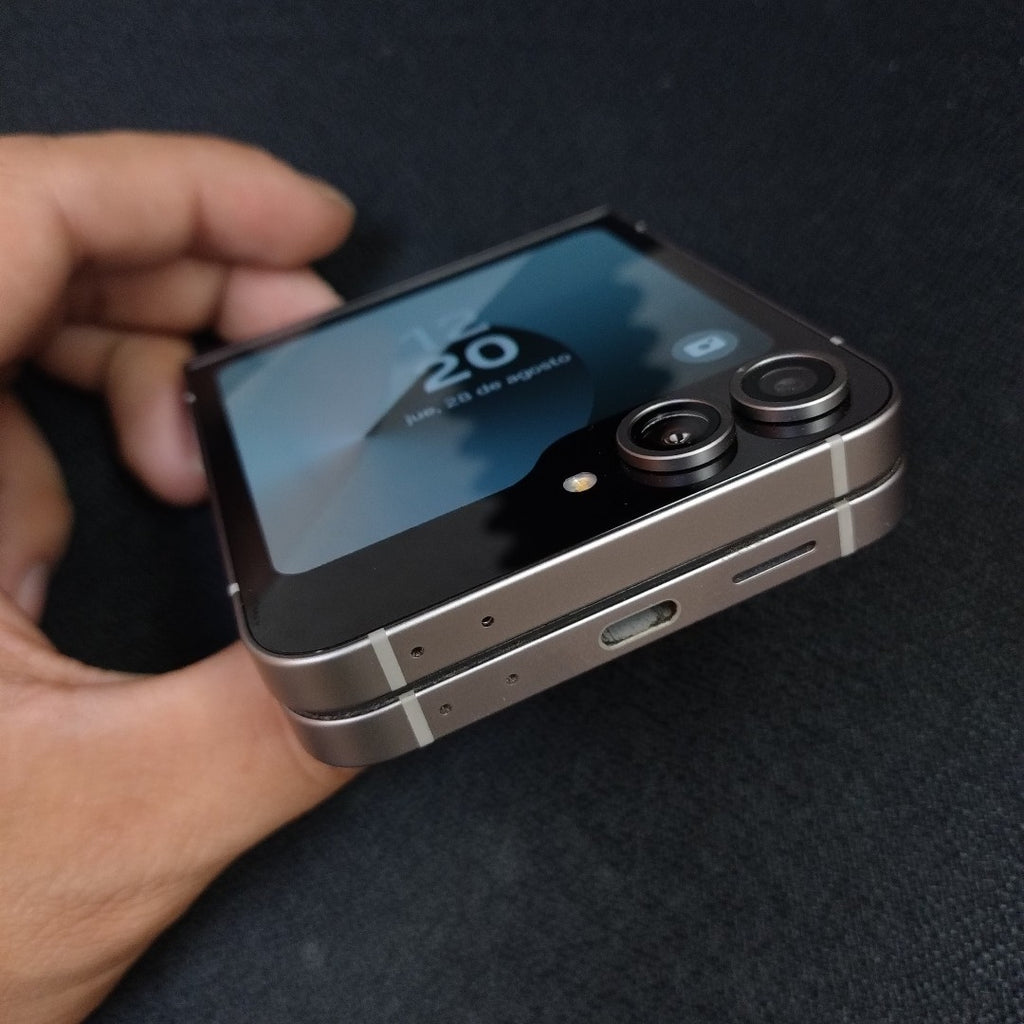 CELULAR SAMSUNG GALAXY Z FLIP6 SM-F741B (2024) 512 GB 12 GB RAM (SEMINUEVO)