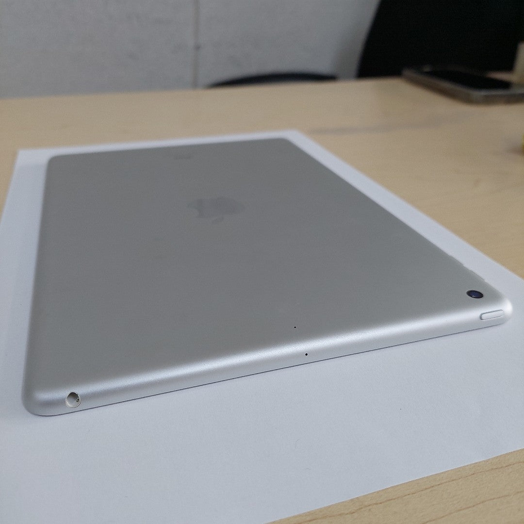 TABLETA APPLE IPAD 9 A2602 64 GB 3 GB RAM (SEMINUEVO)