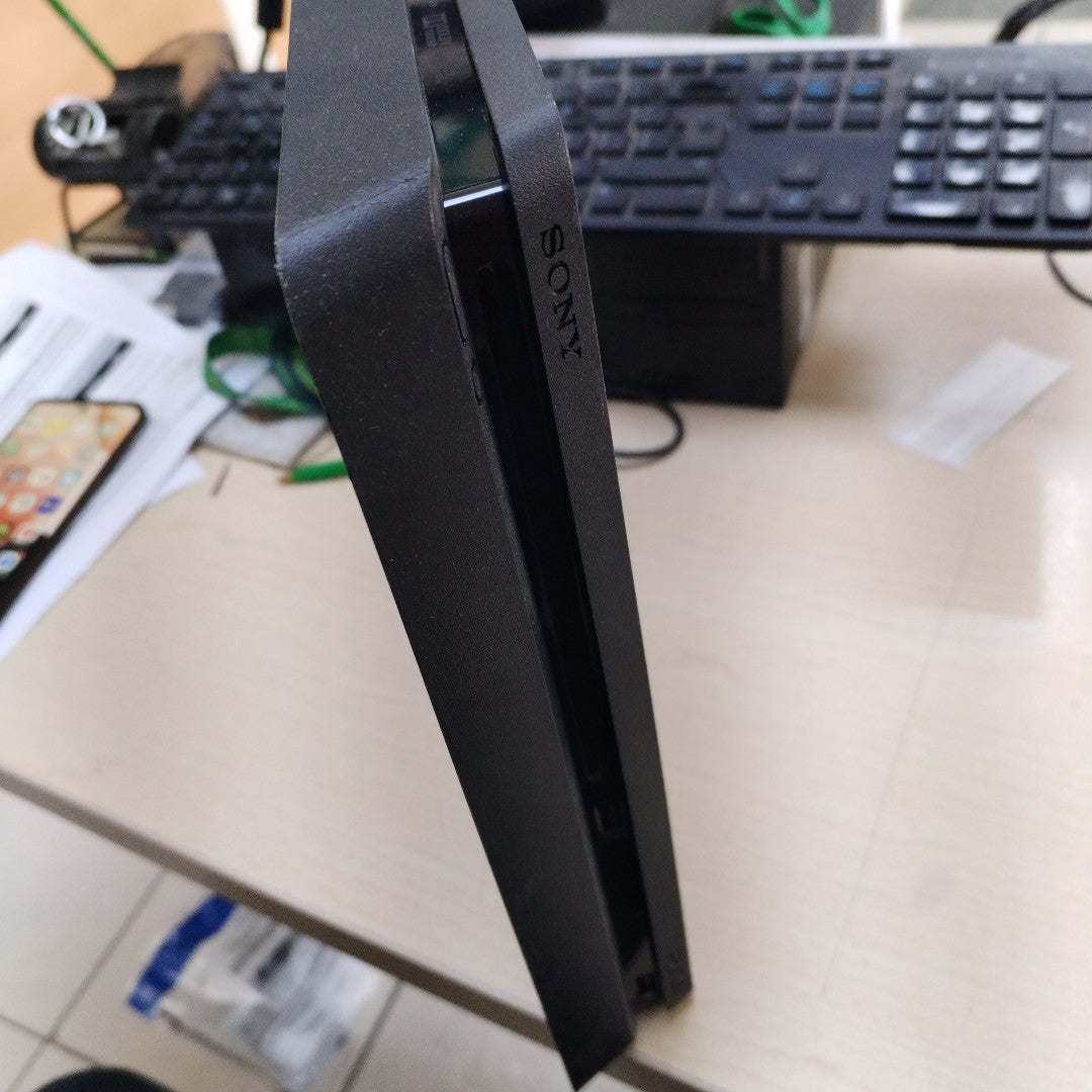 CONSOLA DE VIDEOJUEGO SONY PS4 SLIM 1 TB (SEMINUEVO)