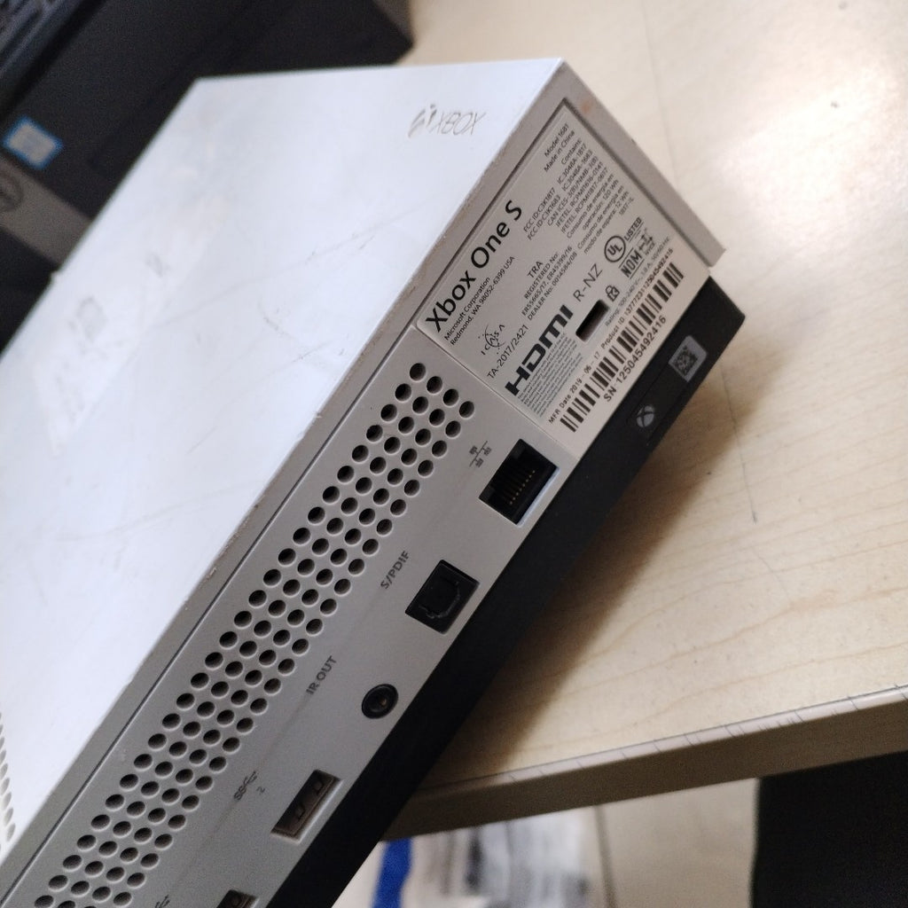 CONSOLA DE VIDEOJUEGO MICROSOFT XBOX ONE S 1 TB (SEMINUEVO)