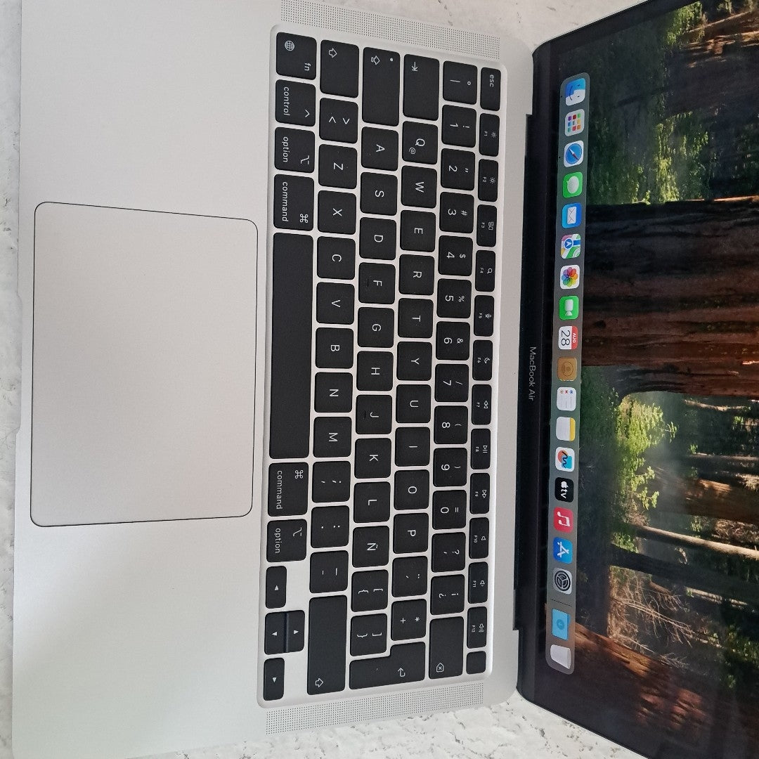 LAPTOP APPLE MACBOOK AIR 13" 2020 3.2 A2337 256 GB SSD 8 GB RAM (SEMINUEVO)
