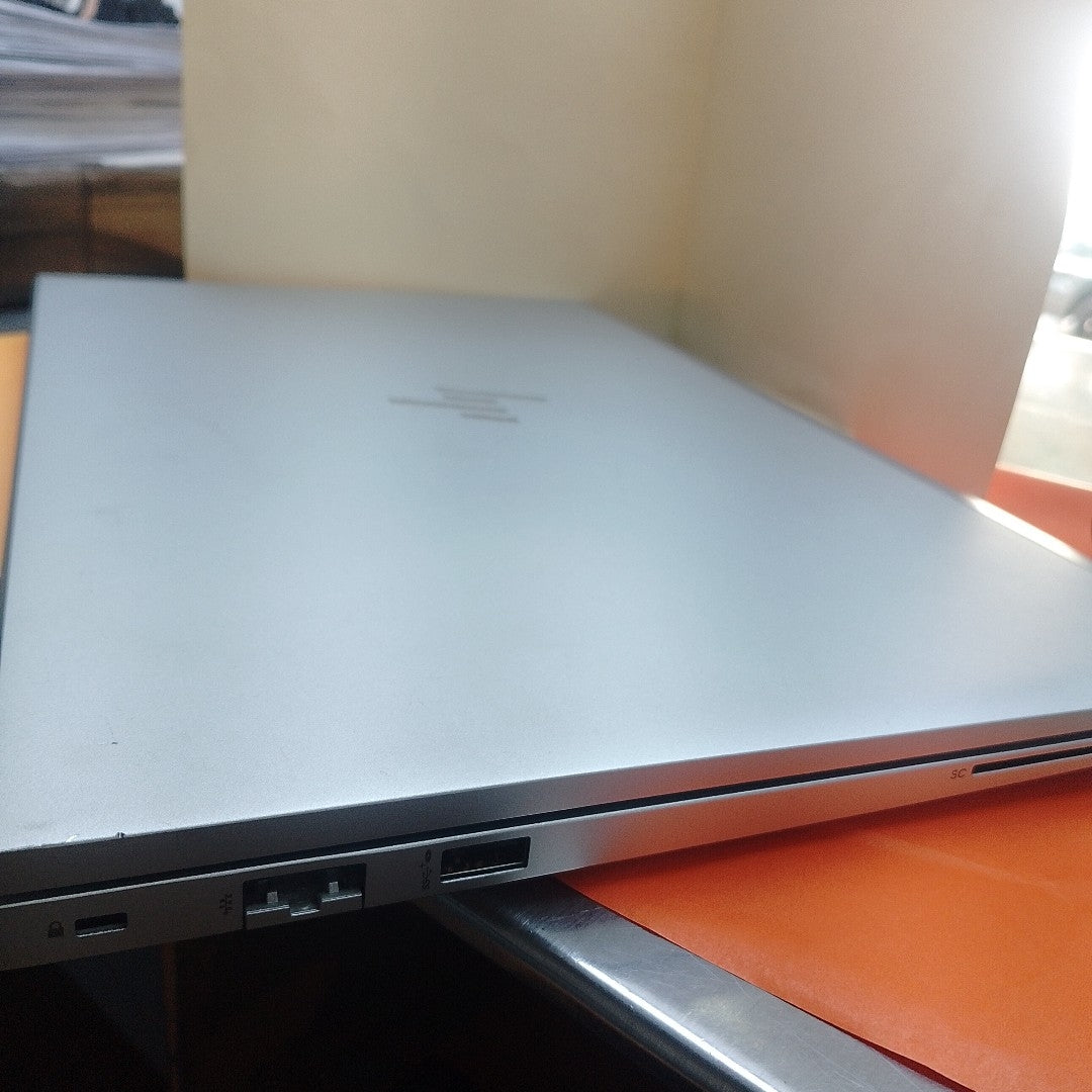 LAPTOP HP ELITEBOOK 650 G10 (2024) 512 GB SSD 16 GB RAM (SEMINUEVO)