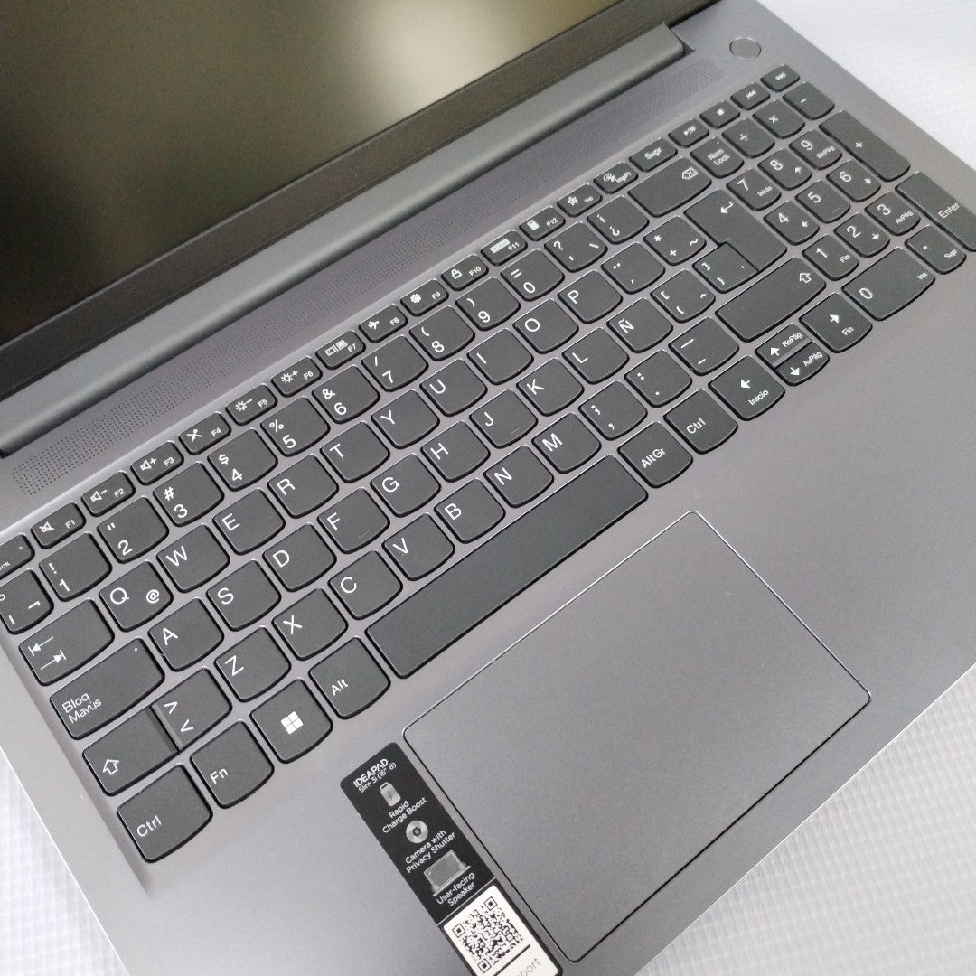 LAPTOP LENOVO IDEAPAD SLIM 3 15IAH8 (2024) 512 GB SSD 8 GB RAM (SEMINUEVO)