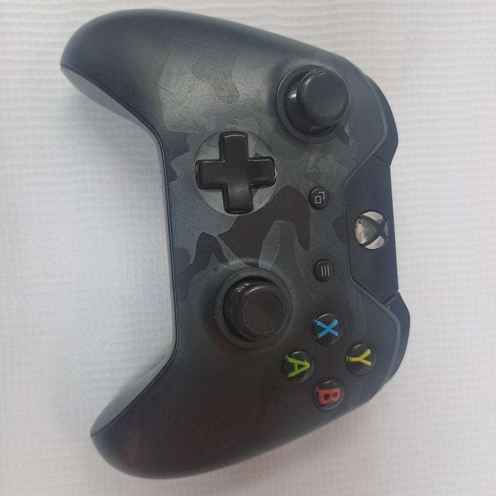 CONSOLA DE VIDEOJUEGO MICROSOFT XBOX ONE 1 TB (SEMINUEVO)